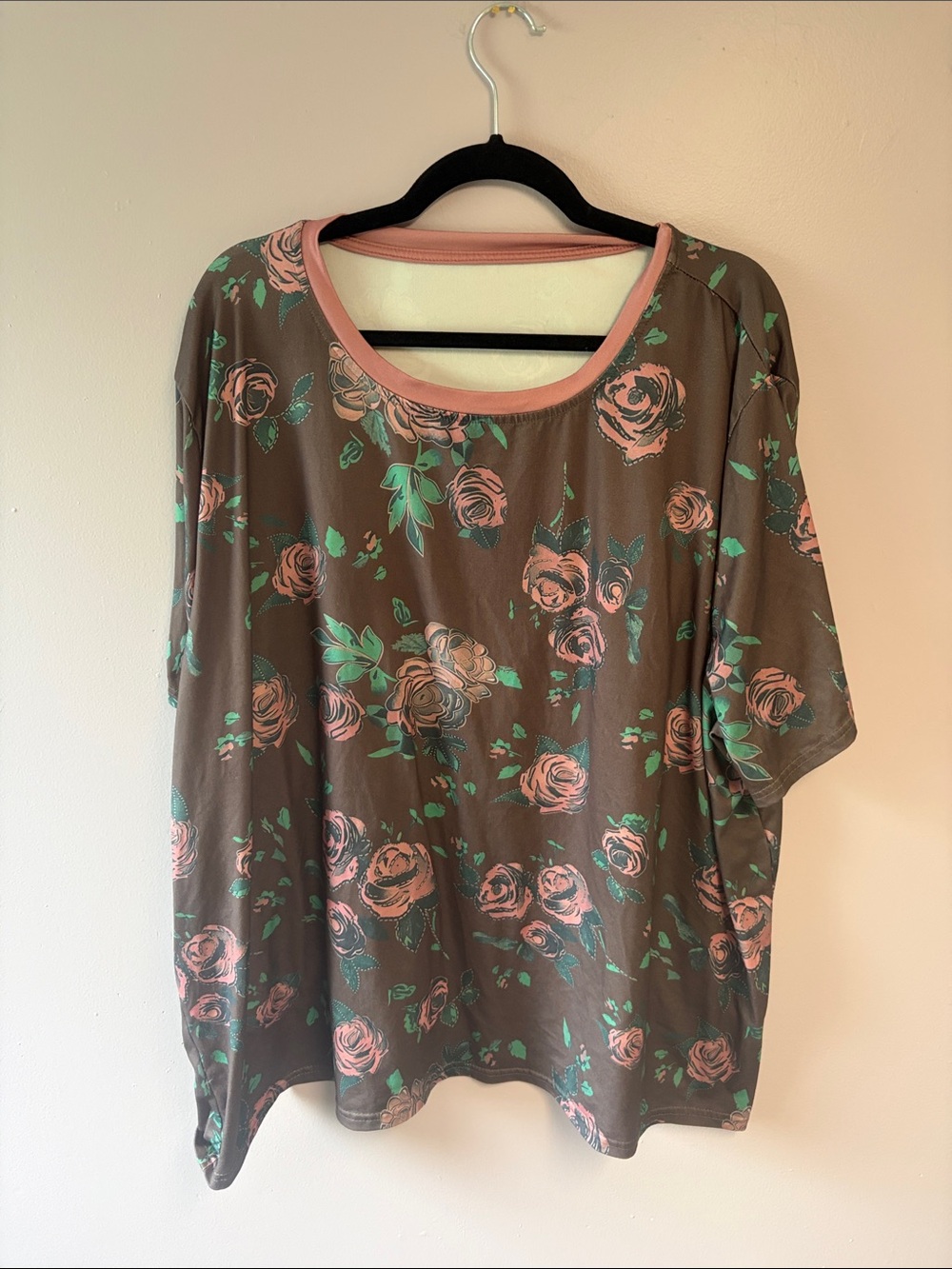SHEIN Grey Floral Short Sleeve Scoop Neck Top with Pink Trim